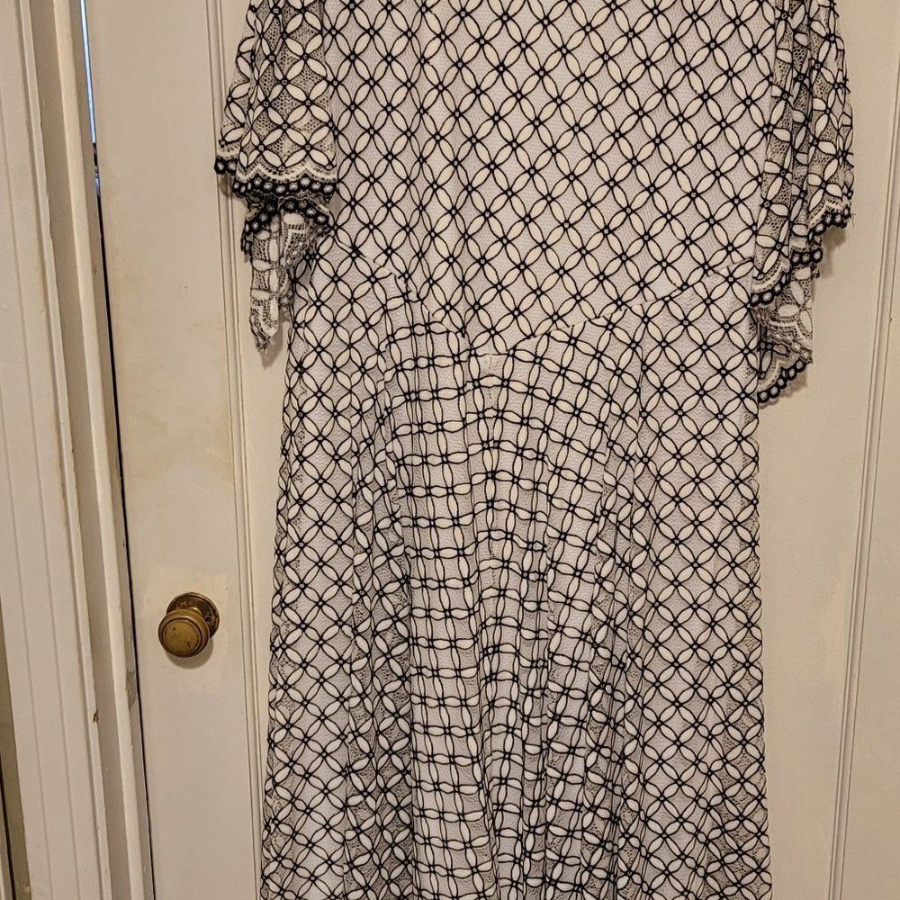 dress  white and black lace